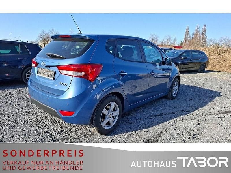 Gebraucht Hyundai ix20 125 PS (91 kW) 2016 Blau Kleinwagen
