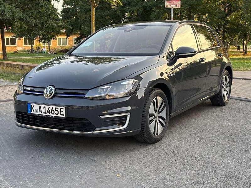 Grau Gebraucht 2020 VW e-Golf Kleinwagen | 15.950 € (Fairer Preis) - Bild 1/4
