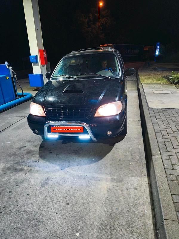Schwarz Gebraucht 2006 Kia Carnival Van / Kleinbus | 2.900 € - Bild 1/4