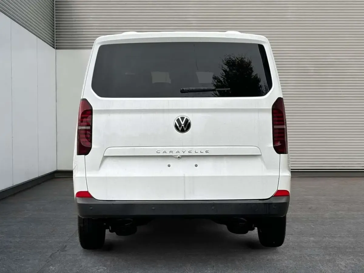 Neu VW Caravelle Basis 150 PS (110 kW) 2025 Clear white Van