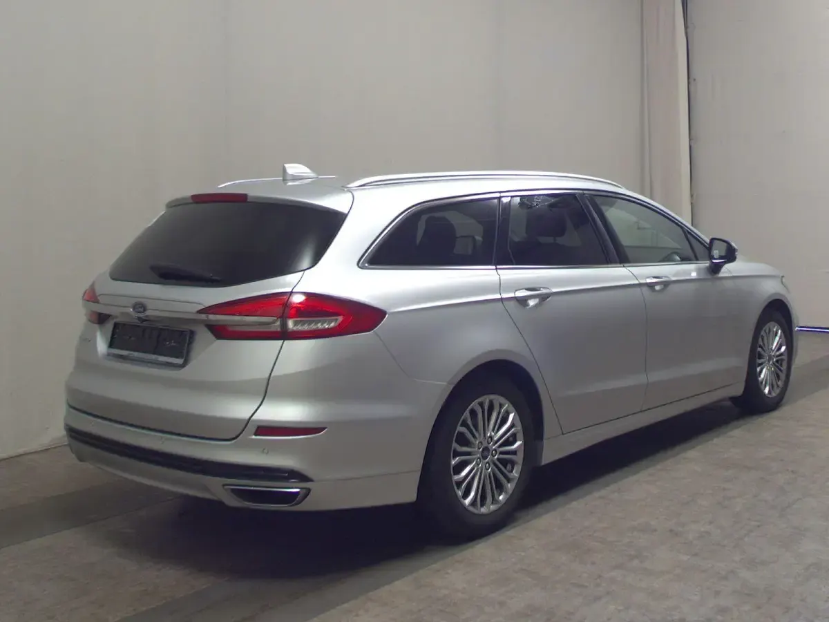 Używany Ford Mondeo Titanium 190 KM (139 kW) 2021 Srebrny Kombi