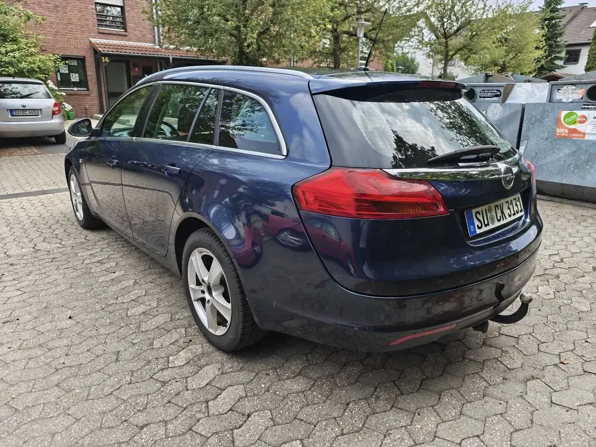 Gebraucht Opel Insignia 140 PS (102 kW) 2011 Blau Kombi