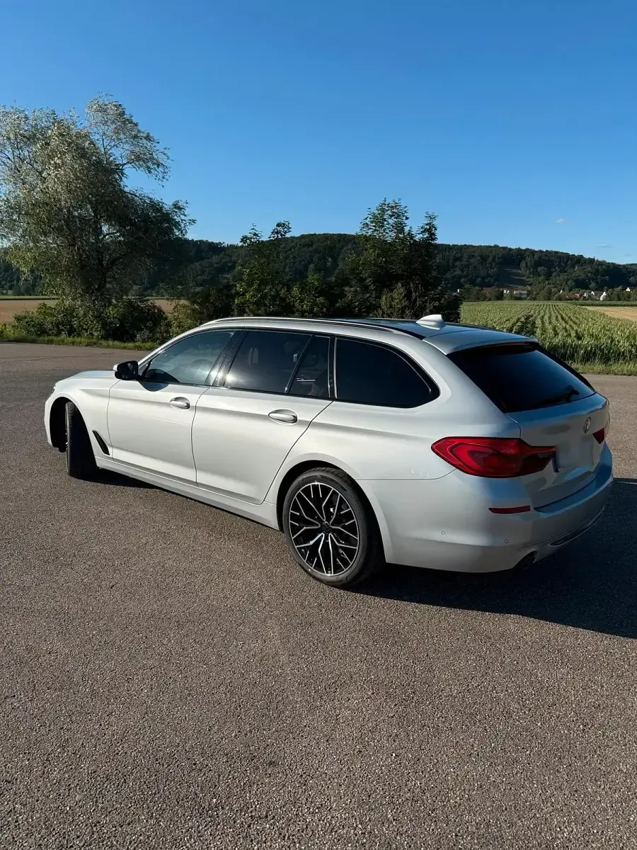 Gebraucht BMW 530 265 PS (194 kW) 2019 Silber Kombi