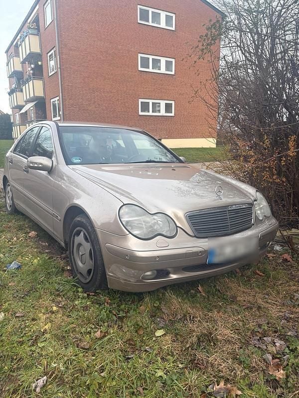 Gold Gebraucht 2001 Mercedes C180 Limousine | 1.000 € - Bild 1/4