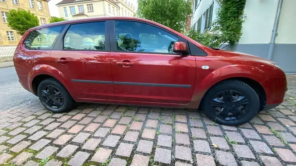 Gebraucht Ford Focus Ambiente 101 PS (74 kW) 2007 Rot Limousine