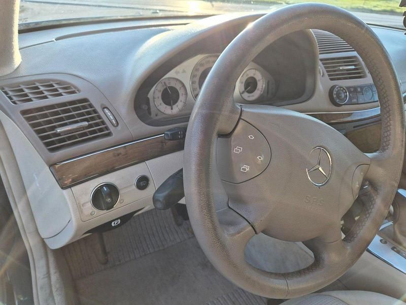 Gebraucht Mercedes E320 Classic 234 PS (172 kW) 2004 Grün Limousine