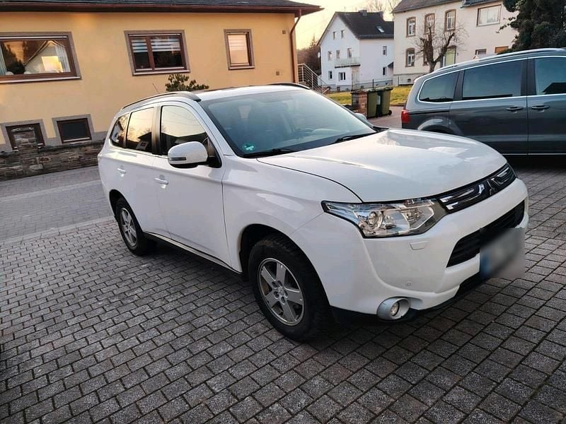 Gebraucht Mitsubishi Outlander 150 PS (110 kW) 2012 Weiß SUV