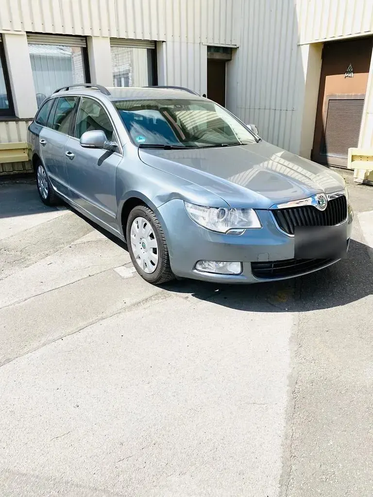 Gebraucht Skoda Superb 140 PS (102 kW) 2010 Grau Kombi