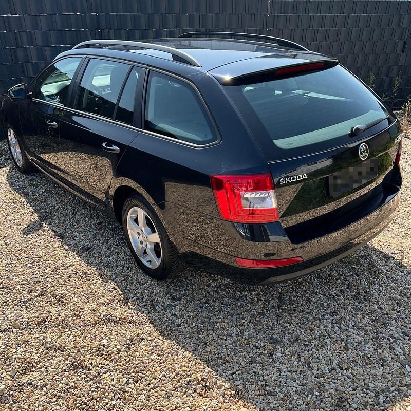 Gebraucht Skoda Octavia Ambition 110 PS (80 kW) 2016 Schwarz Kleinwagen