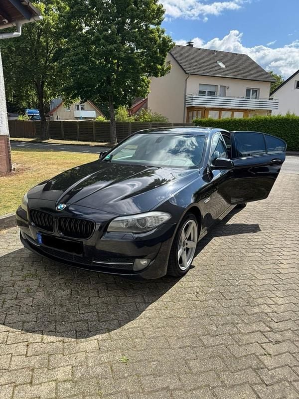 Schwarz Gebraucht 2011 BMW 530 Limousine | 7.500 € (Guter Preis) - Bild 1/3