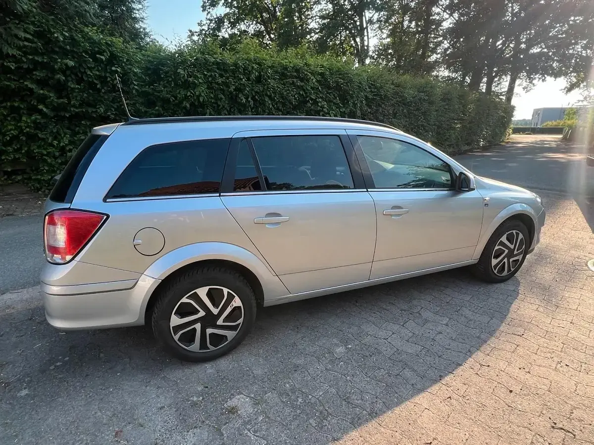 Gebraucht Opel Astra 110 PS (80 kW) 2010 Silber Kombi