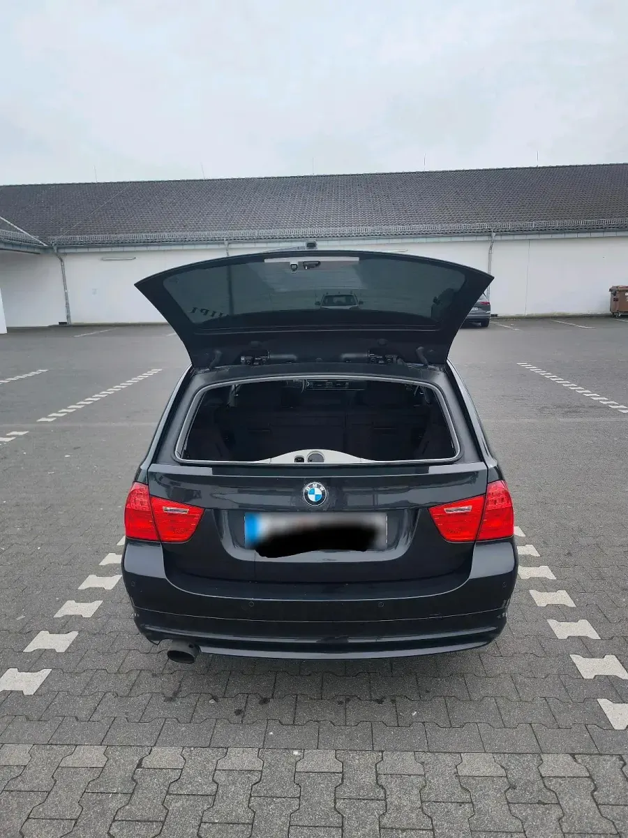 Gebraucht BMW 320 170 PS (125 kW) 2011 Schwarz Kombi
