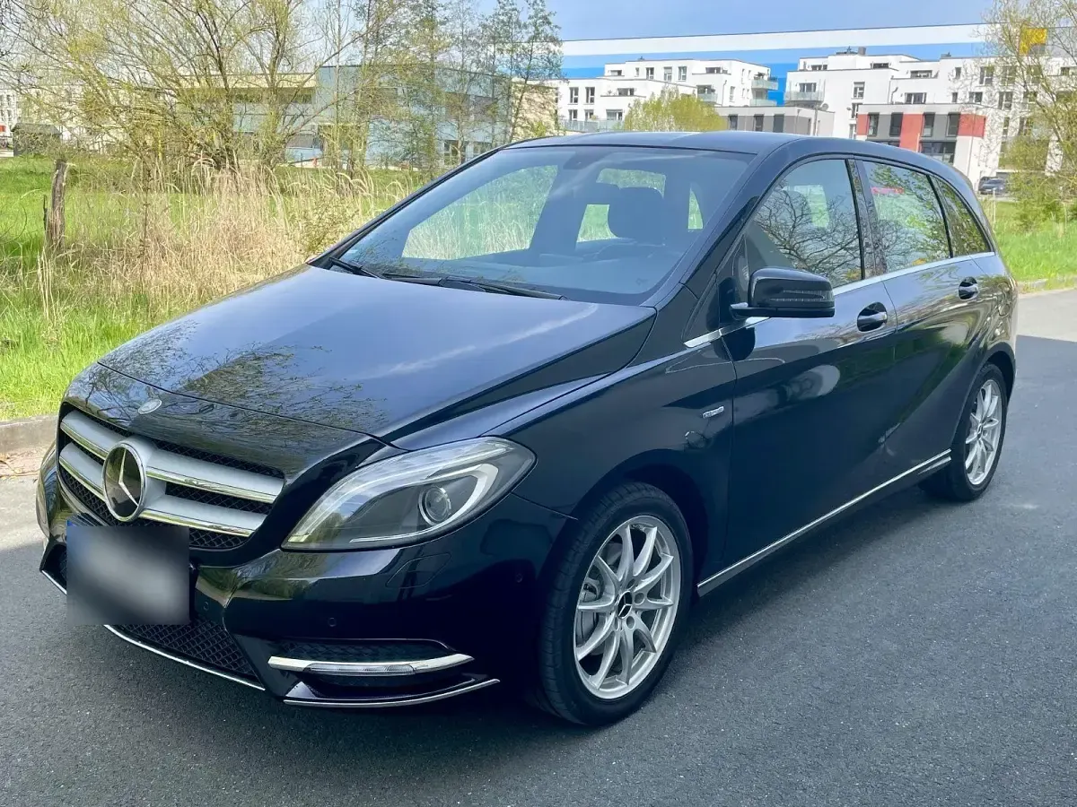 Second-hand Mercedes B180 122 CP (89 kW) 2012 Negru Monovolum