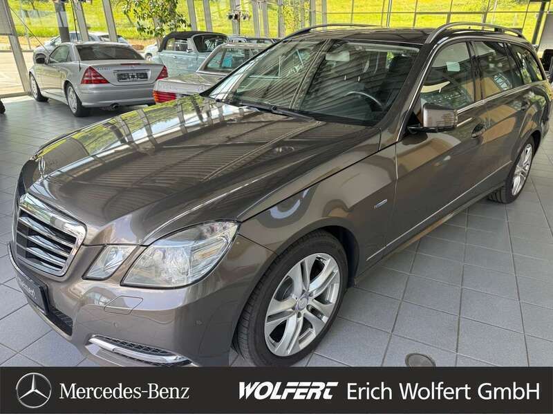 Indiumgrau metalliclack Gebraucht 2011 Mercedes E220 Avantgarde Kombi | 9.250 € (Teuer) - Bild 1/4