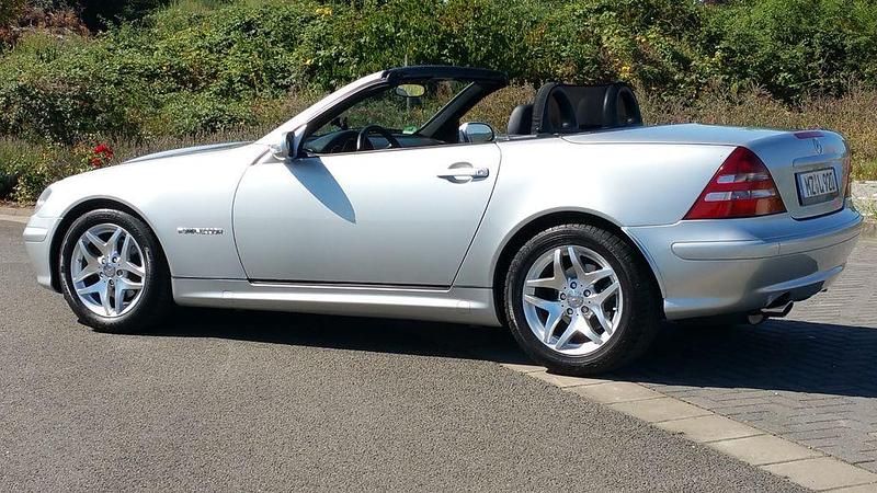 Gebraucht Mercedes SLK230 197 PS (144 kW) 2002 Silber Cabrio