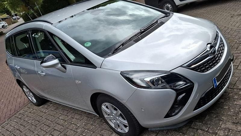 Silber Gebraucht 2012 Opel Zafira Tourer Edition Van / Kleinbus | 9.100 € (Guter Preis) - Bild 1/4