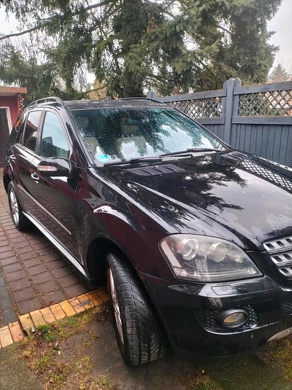 Gebraucht Mercedes ML320 224 PS (164 kW) 2008 Schwarz SUV