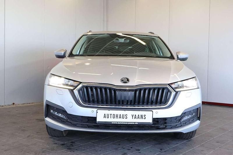 Gebraucht Skoda Octavia Clever 150 PS (110 kW) 2022 Silber Kombi