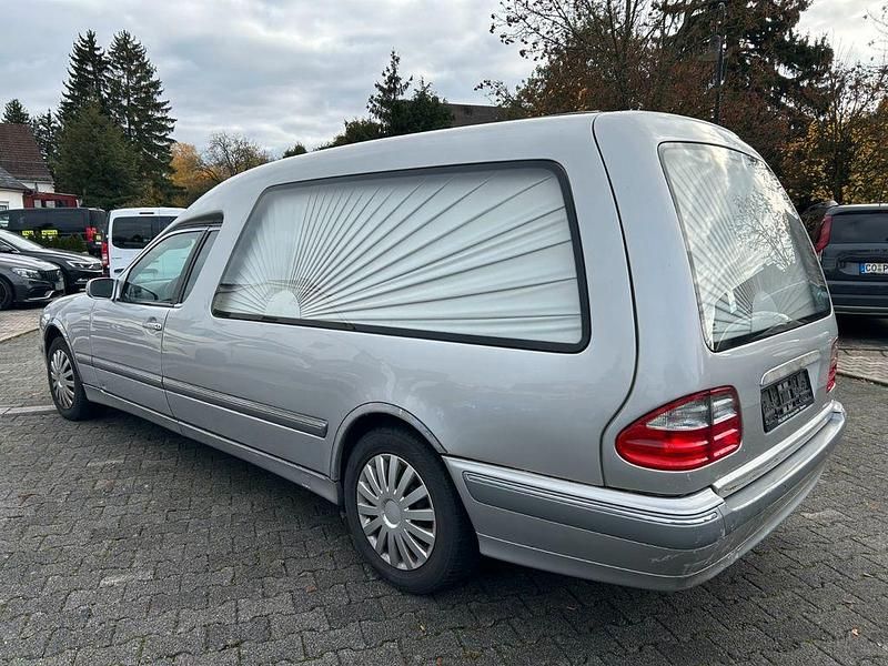 Second-hand Mercedes E270 170 CP (125 kW) 2002 Argintiu Break