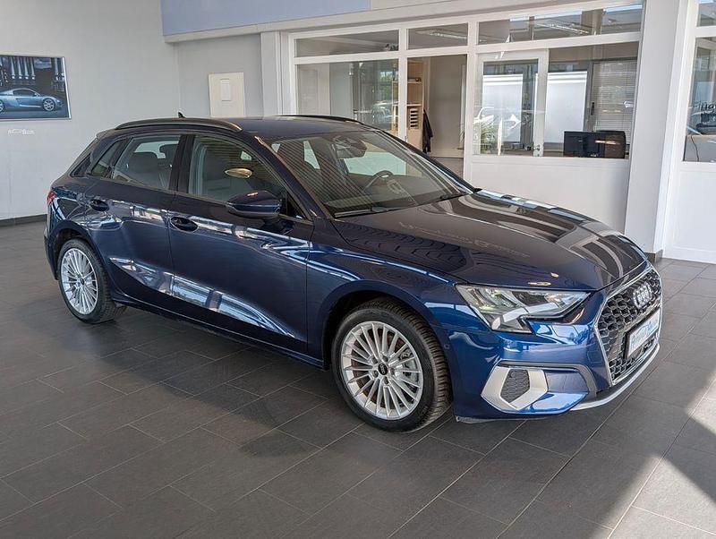 Blau Gebraucht 2024 Audi A3 Sport Limousine | 28.950 € (Superpreis) - Bild 1/4