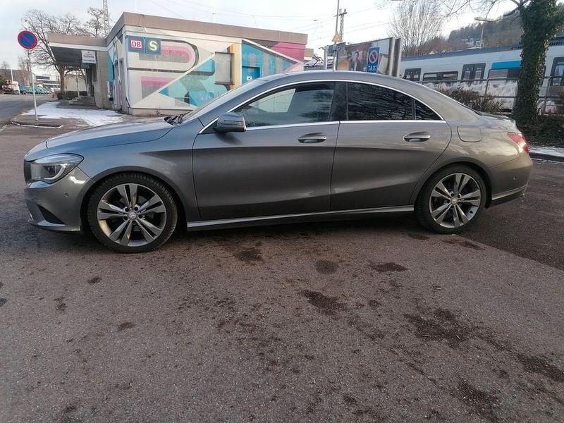 Grau Gebraucht 2013 Mercedes CLA220 Urban Limousine | 10.990 € (Fairer Preis) - Bild 1/4