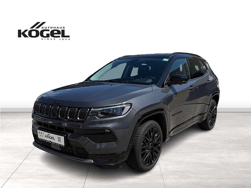Grau (graphite grey pearl) Gebraucht 2024 Jeep Compass SUV | 29.990 € (Fairer Preis) - Bild 1/4