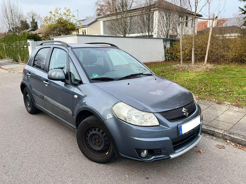 Grau Gebraucht 2007 Suzuki SX4 Club Limousine | 3.880 € (Fairer Preis) - Bild 1/4