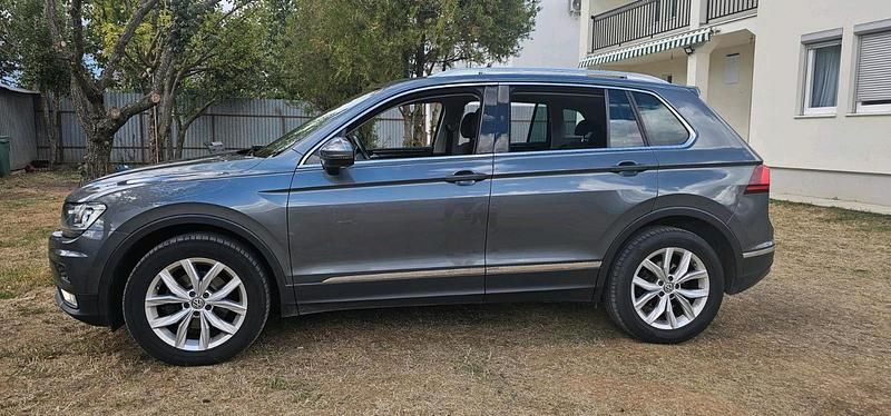 Grau Gebraucht 2016 VW Tiguan SUV | 17.800 € (Fairer Preis) - Bild 1/4
