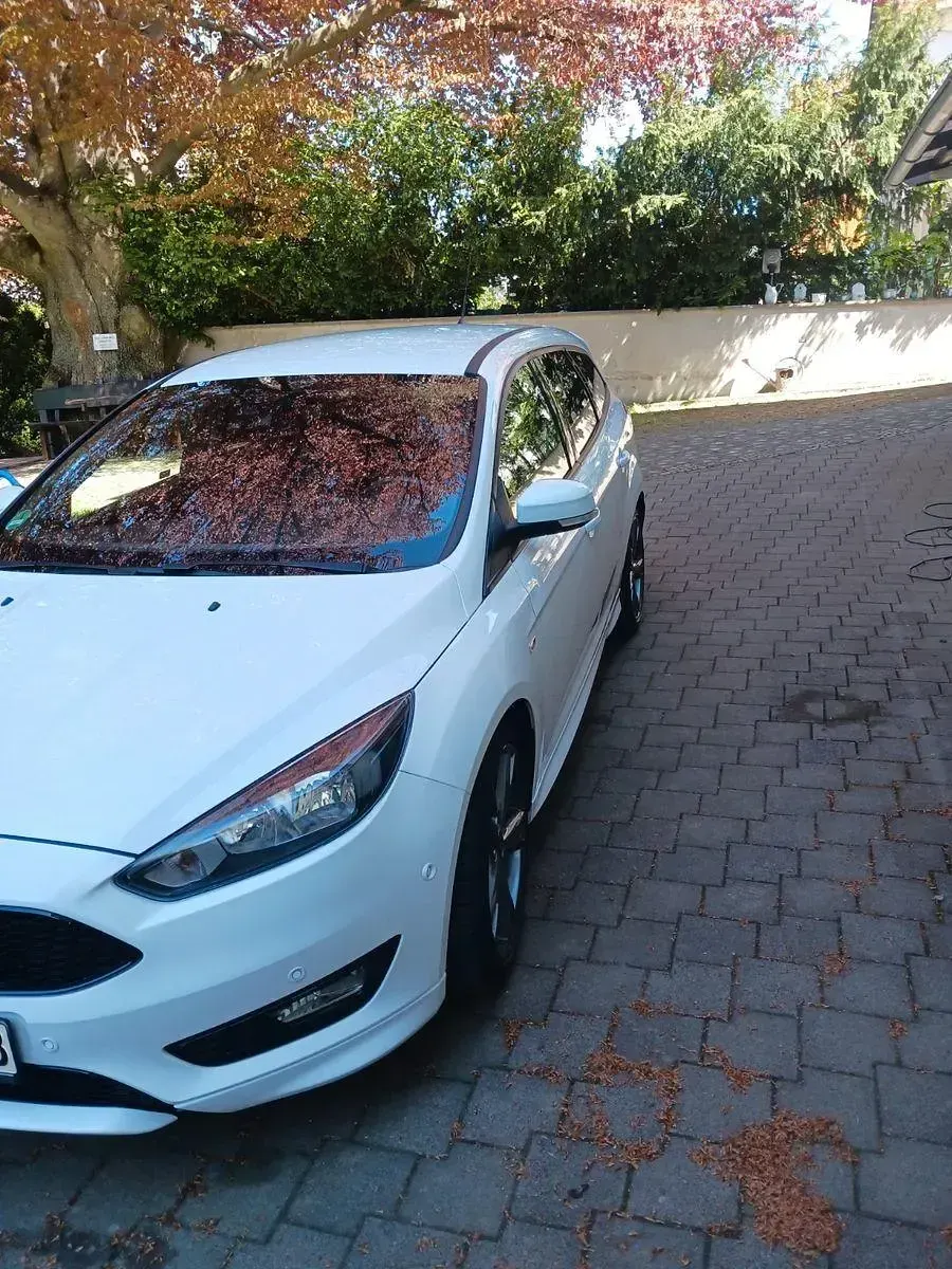 Used Ford Focus ST-Line 140 HP (102 kW) 2018 White Estate