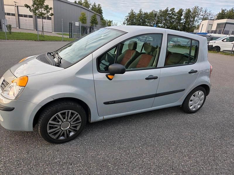 Grau Gebraucht 2006 Renault Modus Van / Kleinbus | 1.690 € (Fairer Preis) - Bild 1/4