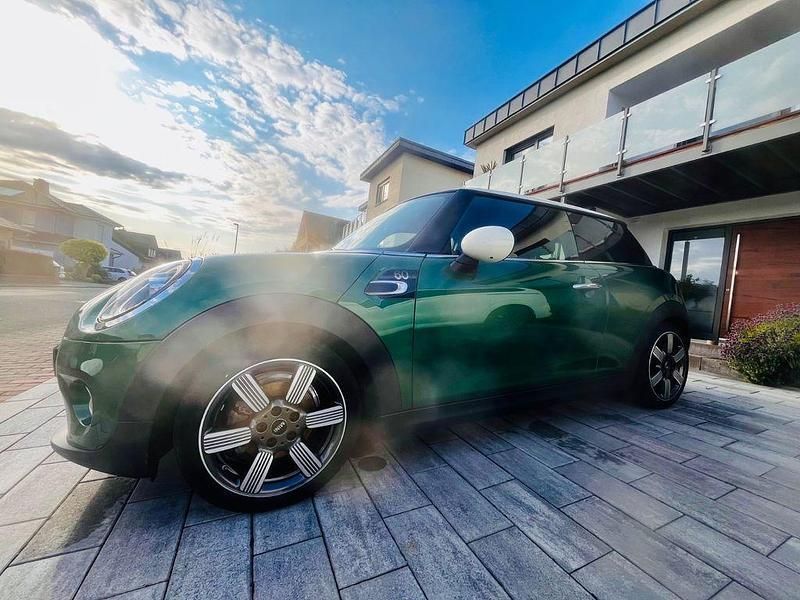 Grün Gebraucht 2020 Mini Cooper Kleinwagen | 18.900 € (Etwas zu teuer) - Bild 1/4