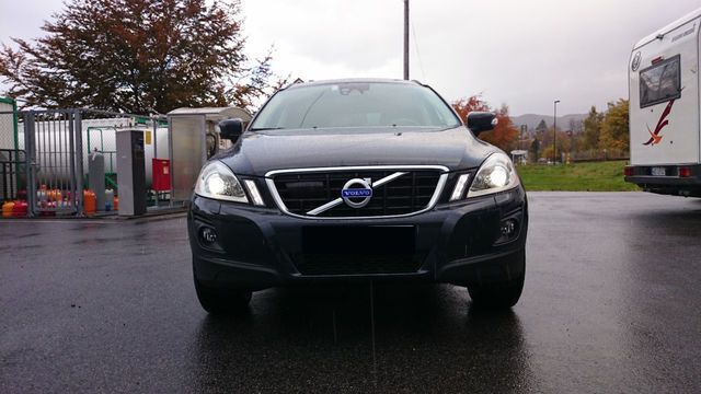 Grau metallic Gebraucht 2009 Volvo XC60 Summum SUV | 13.500 € (Fairer Preis) - Bild 1/4