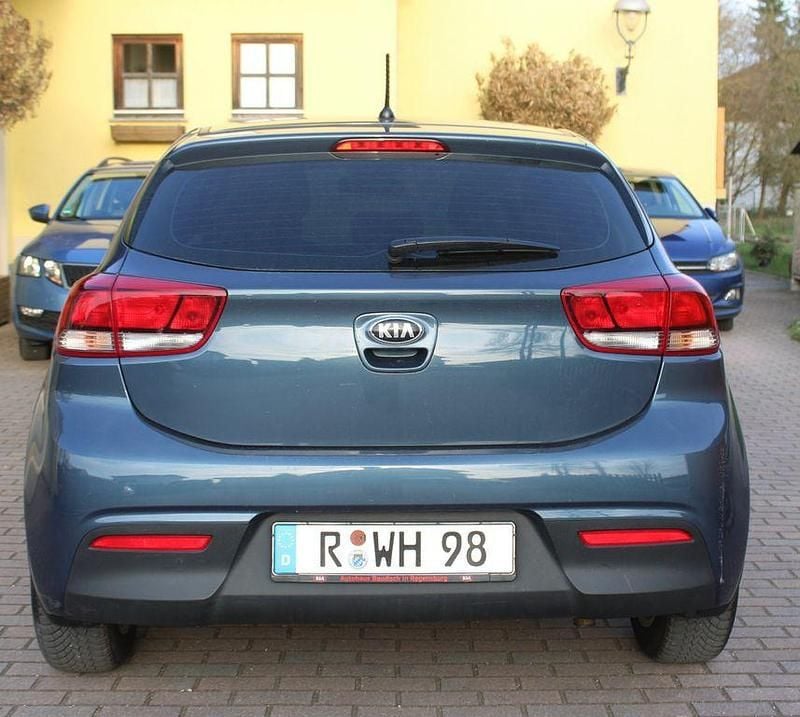 Gebraucht Kia Rio Edition 7 99 PS (72 kW) 2019 Blau Limousine