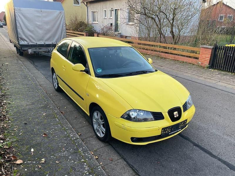 Gelb Gebraucht 2005 Seat Ibiza Sport Limousine | 2.249 € (Fairer Preis) - Bild 1/4