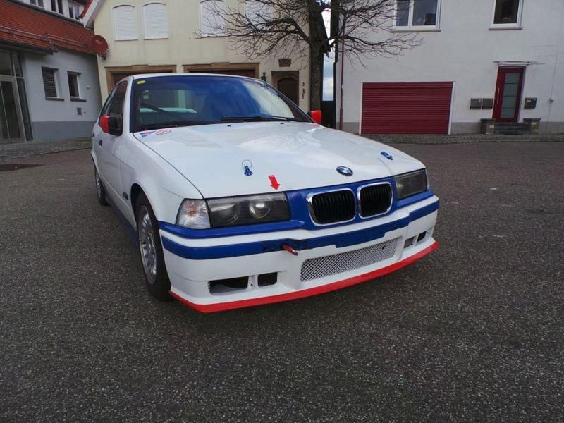 Weiß Gebraucht 1992 BMW 318 Limousine | 10.500 € - Bild 1/4