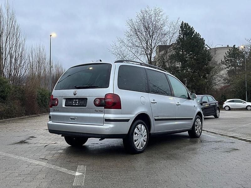 Gebraucht VW Sharan 140 PS (102 kW) 2010 Silber Van / Kleinbus