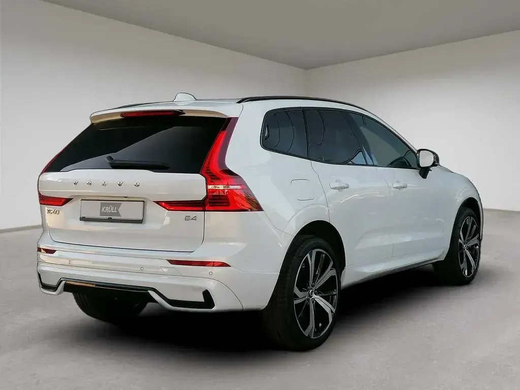 Gebraucht Volvo XC60 Plus 197 PS (144 kW) 2024 Weiß SUV