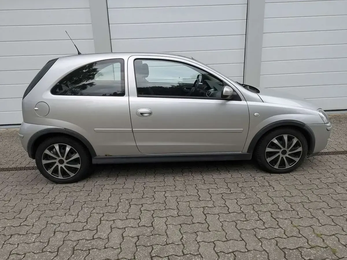 Gebraucht Opel Corsa Edition 80 PS (58 kW) 2005 Silber/grau Kleinwagen
