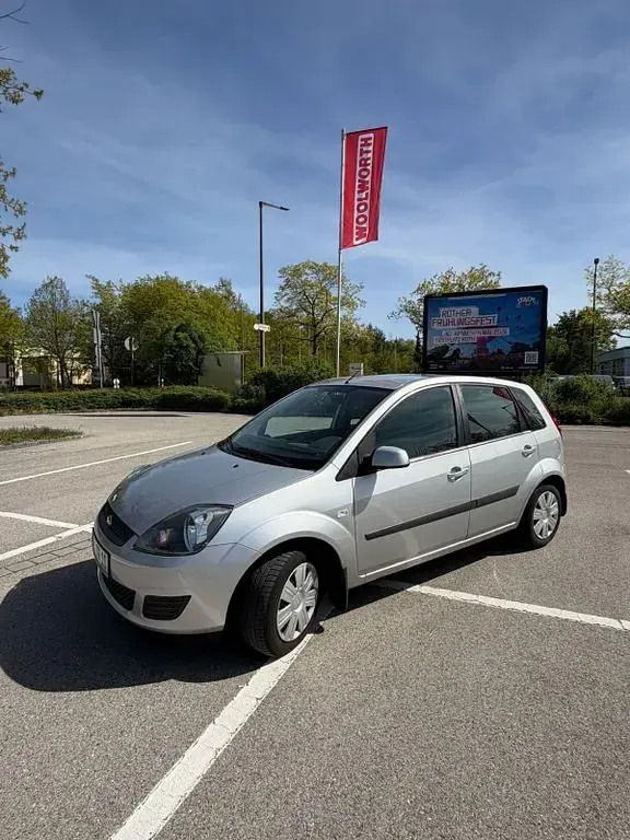 Gebraucht Ford Fiesta 80 PS (58 kW) 2008 Silber Kleinwagen