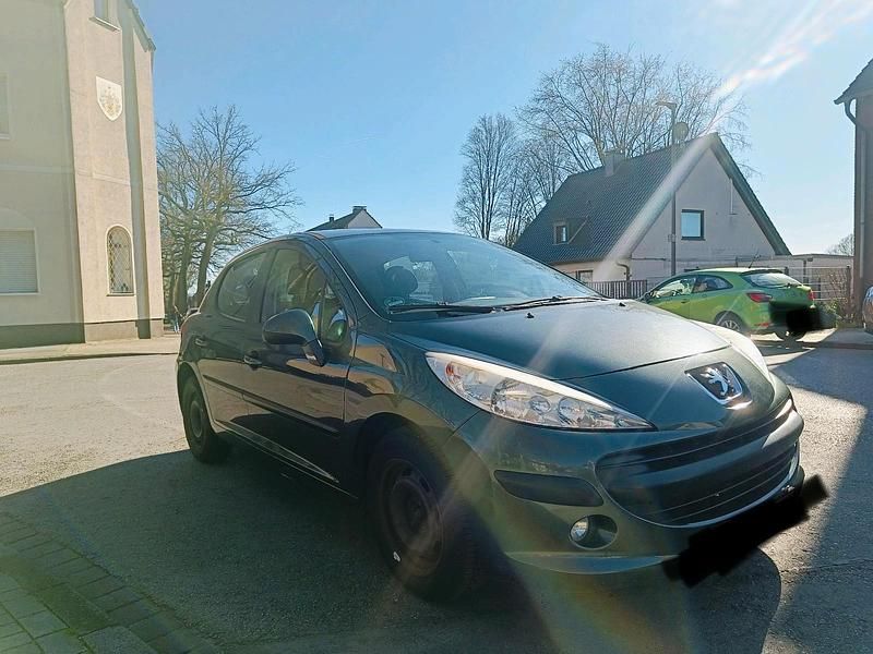 Gebraucht Peugeot 207 95 PS (69 kW) 2009 Grau Kleinwagen