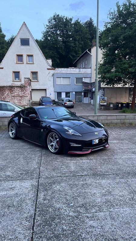 Schwarz Gebraucht 2017 Nissan 370Z Nismo Nismo Coupé | 44.599 € - Bild 1/4