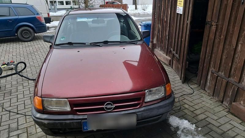 Gebraucht Opel Astra 60 PS (44 kW) 1992 Rot Kleinwagen