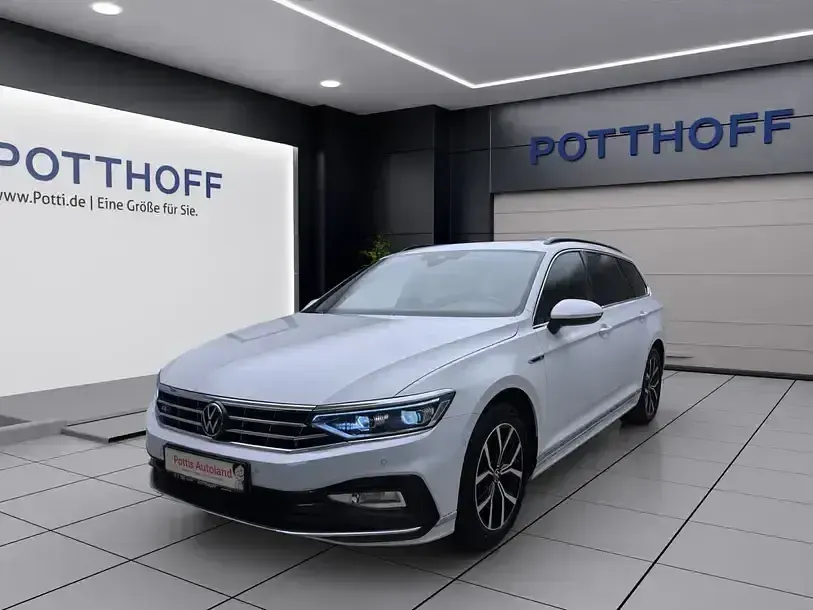 Gebraucht VW Passat Business 193 PS (141 kW) 2024 Gletscherweiß metallic Kombi