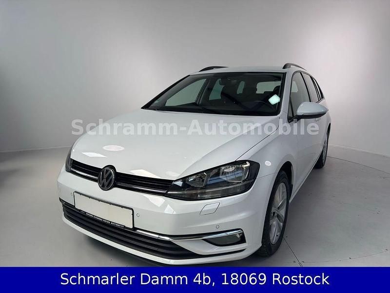 Weiß Gebraucht 2018 VW Golf VII Comfortline Kombi | 13.900 € (Fairer Preis) - Bild 1/4