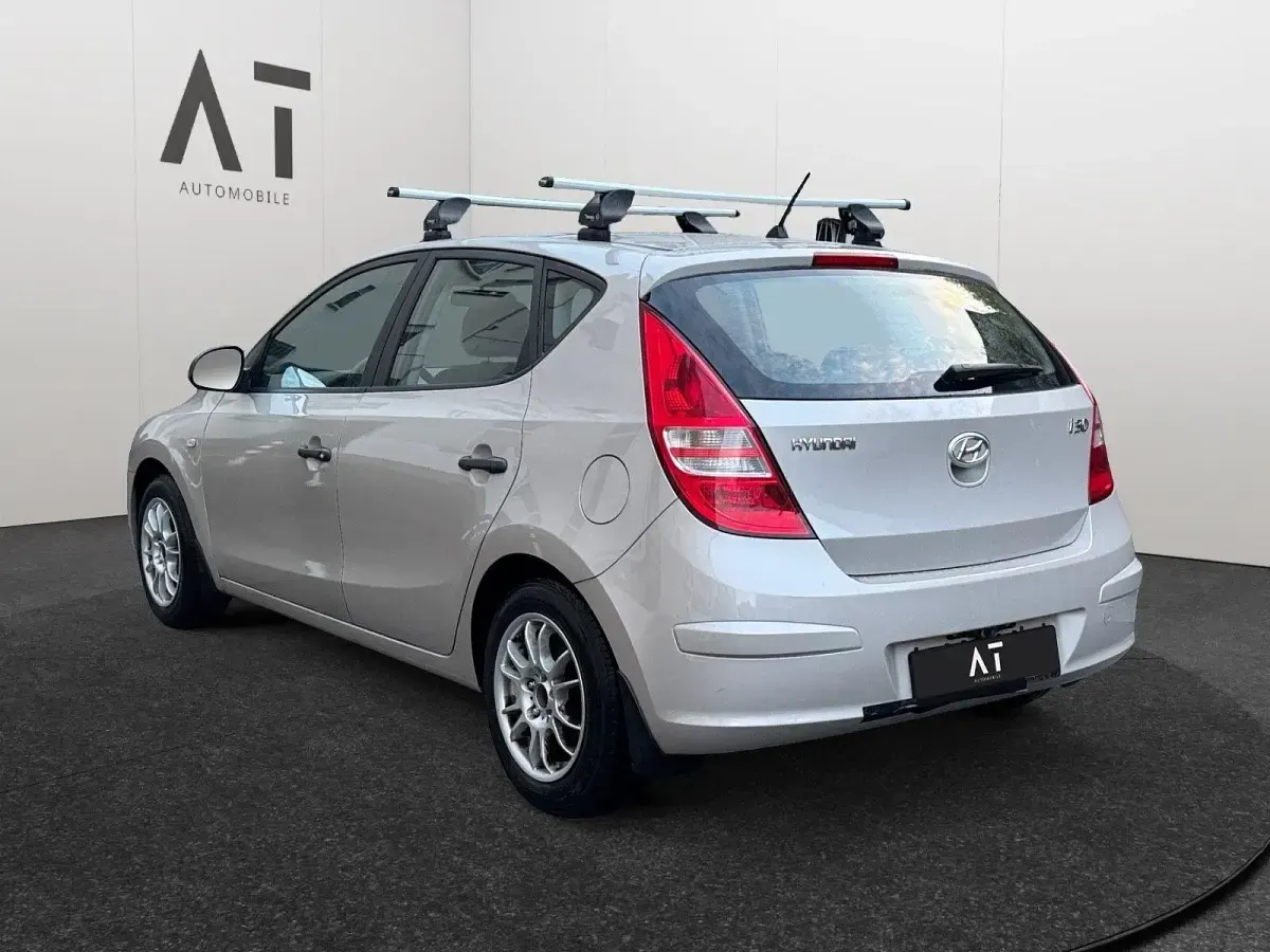 Gebraucht Hyundai i30 Classic 109 PS (80 kW) 2009 Silber Limousine