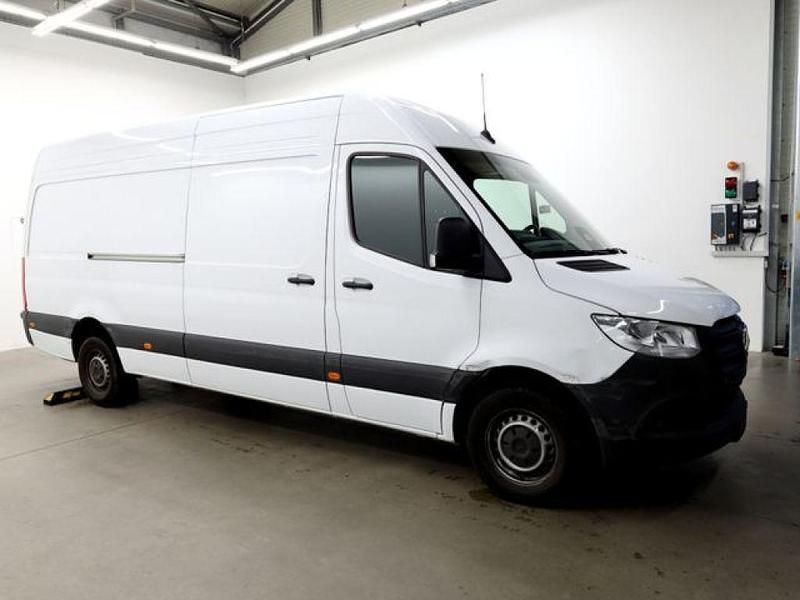 Gebraucht Mercedes Sprinter 170 PS (125 kW) 2025 Arktikweiss Van