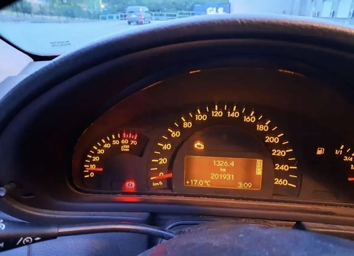 Gebraucht Mercedes C180 Elegance 129 PS (94 kW) 2002 Rot Kombi