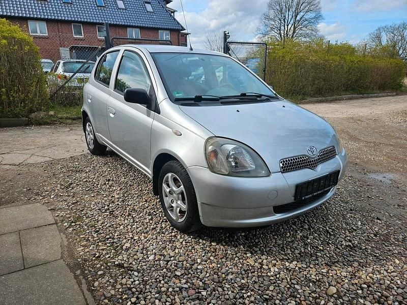 Gebraucht Toyota Yaris 85 PS (62 kW) 2002 Silber Kleinwagen