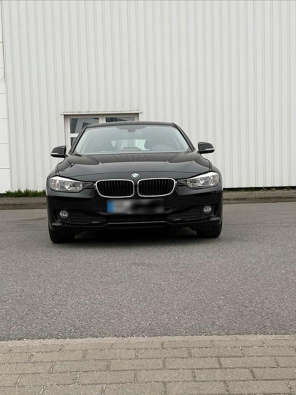 Gebraucht BMW 318 150 PS (110 kW) 2015 Schwarz Kombi
