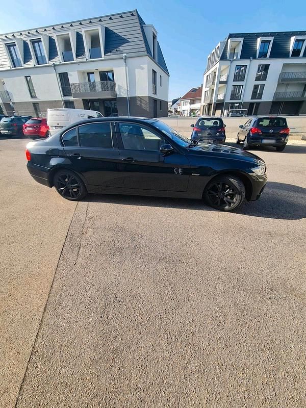 Gebraucht BMW 320 170 PS (125 kW) 2007 Schwarz Limousine